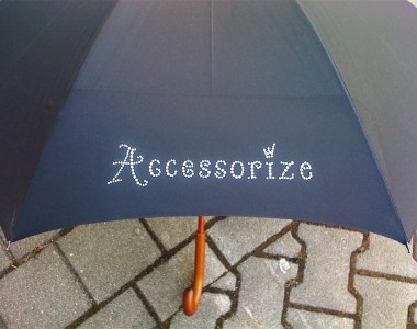 Strasssteinveredelung_auf_Regenschirm